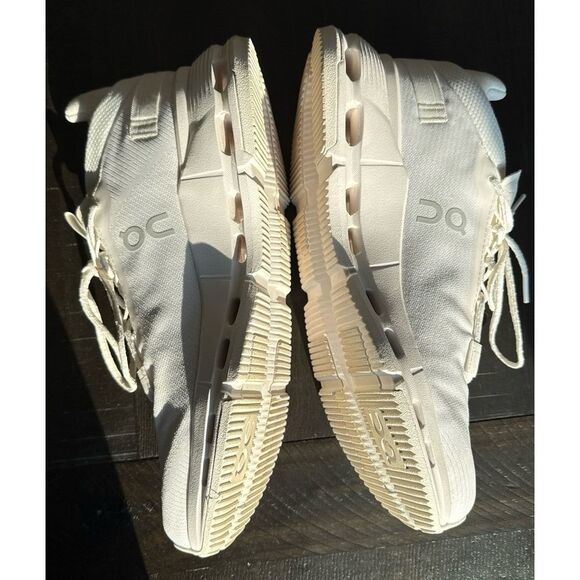 On cloud tec shoes - Picture 1 of 5